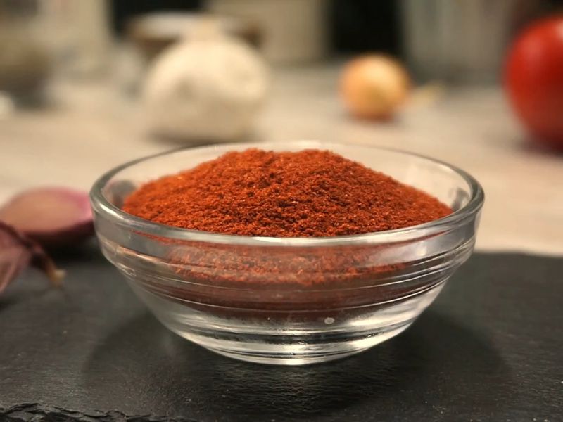 začinska paprika ljuta u činijici